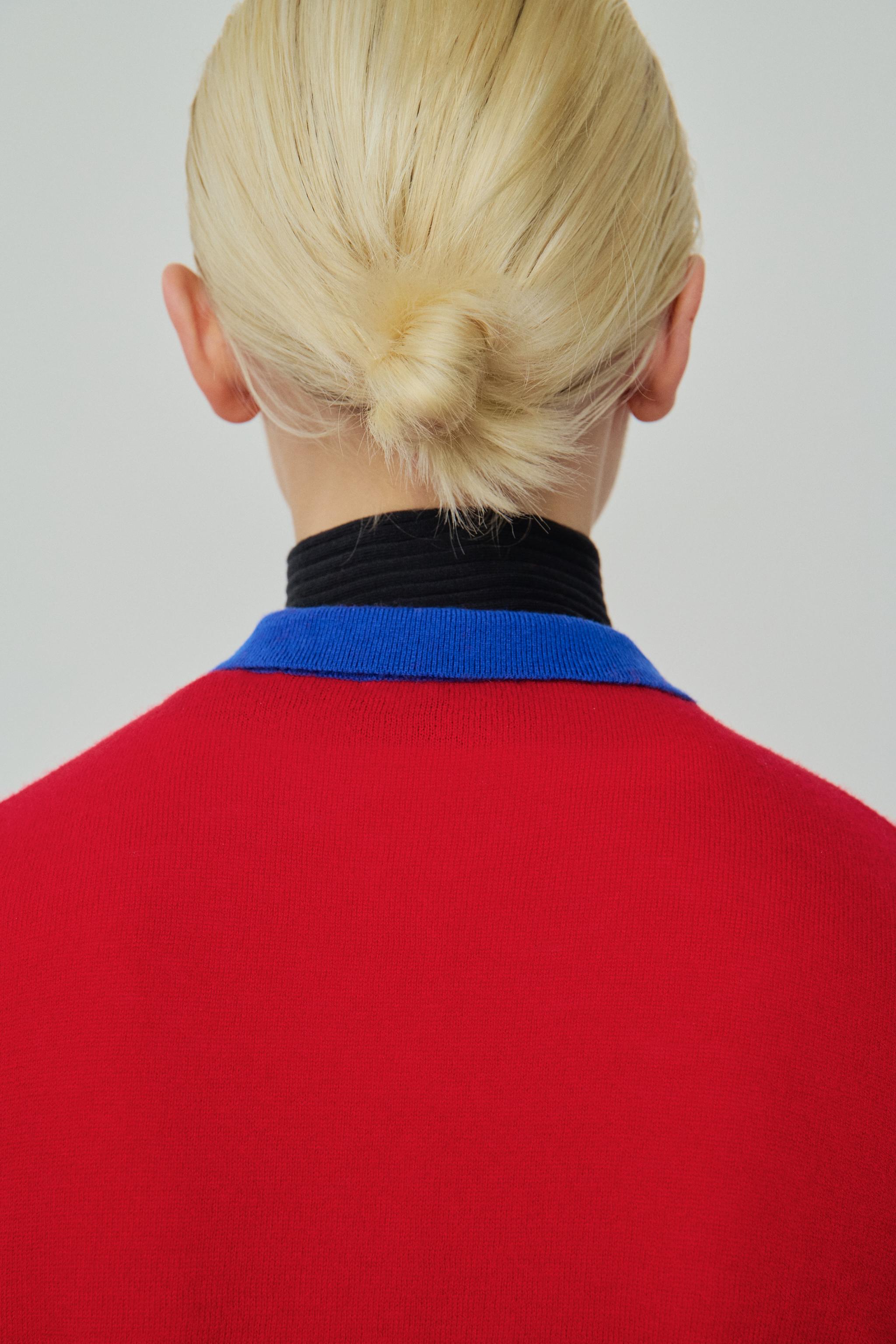 100% EXTRA-SOFT WOOL POLO SWEATER WITH CONTRAST COLLAR